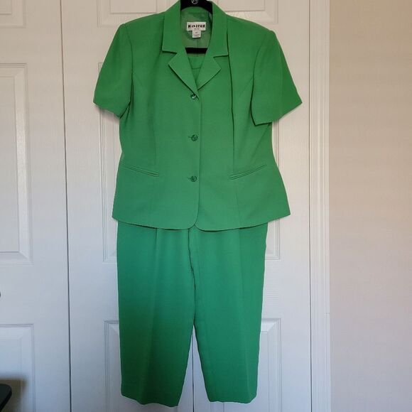 Pants - Joan Leslie Green Pants Suit - Petite